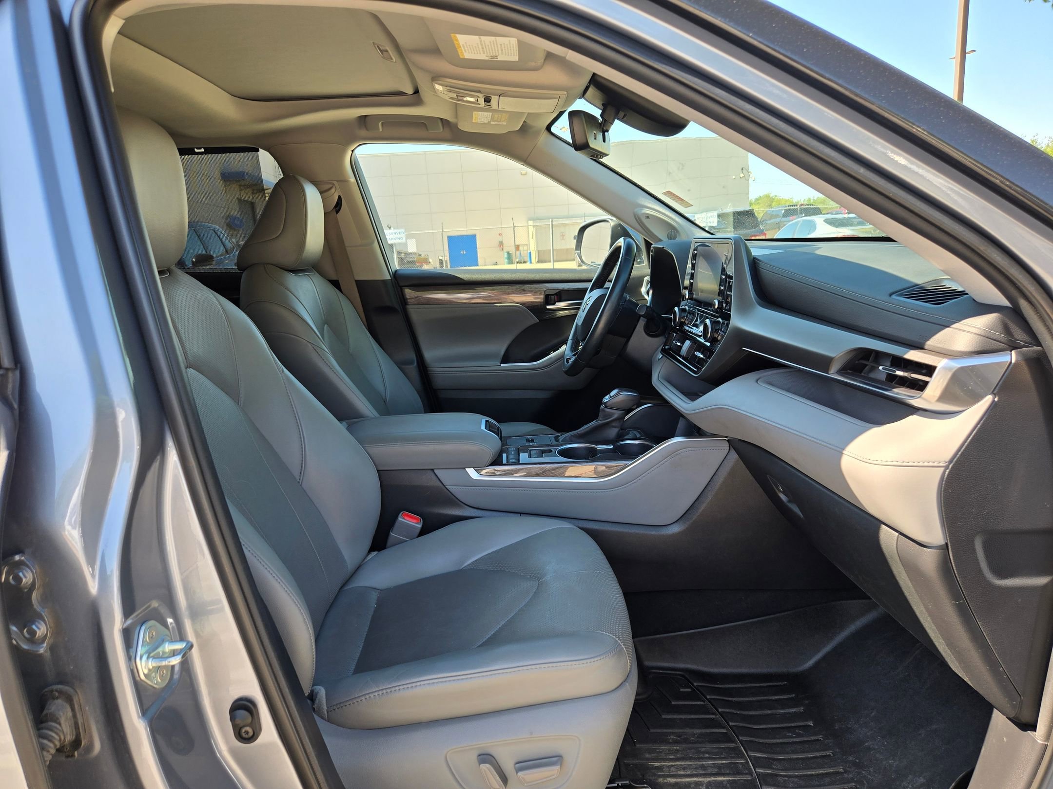 Used 2020 Toyota Highlander Limited FWD image 27
