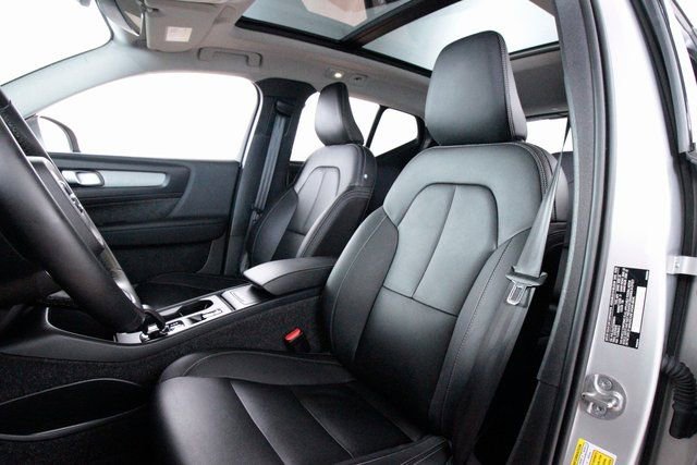 Certified 2025 Volvo XC40 B5 Core image 20