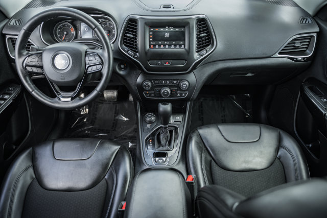 Used 2019 Jeep Cherokee Latitude Plus AWD/4WD image 20