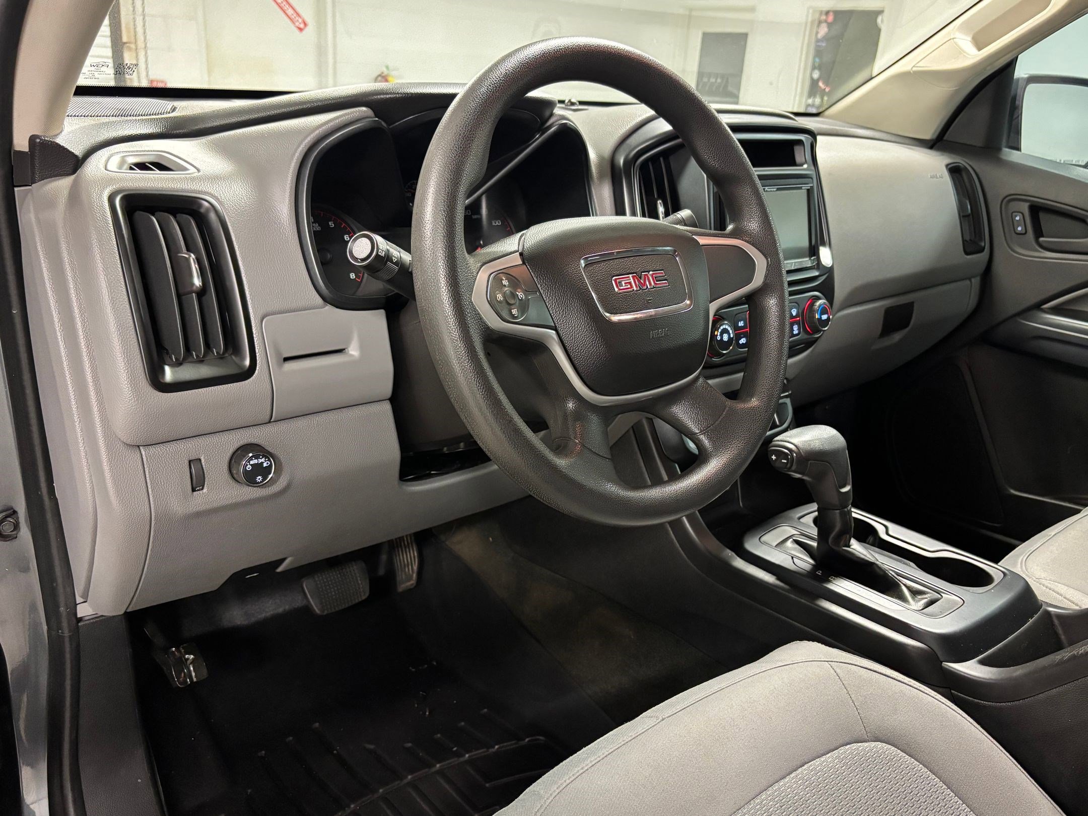 Used 2016 GMC Canyon 2WD Crew Cab w/ Convenience Package image 3