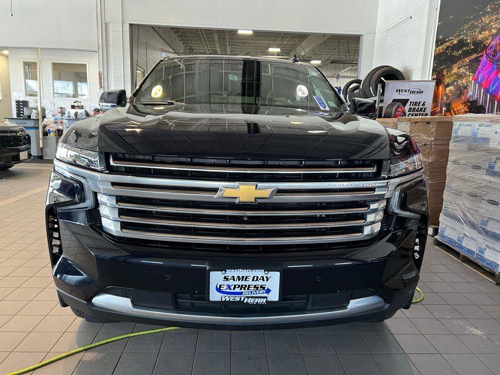 Used 2024 Chevrolet Suburban High Country AWD/4WD image 2