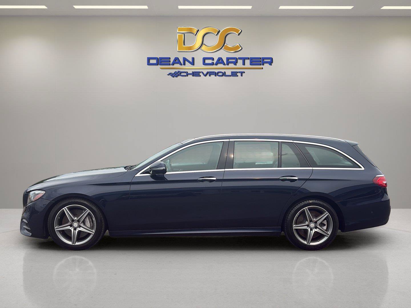 Used 2017 Mercedes-Benz E 400 4MATIC Wagon image 2