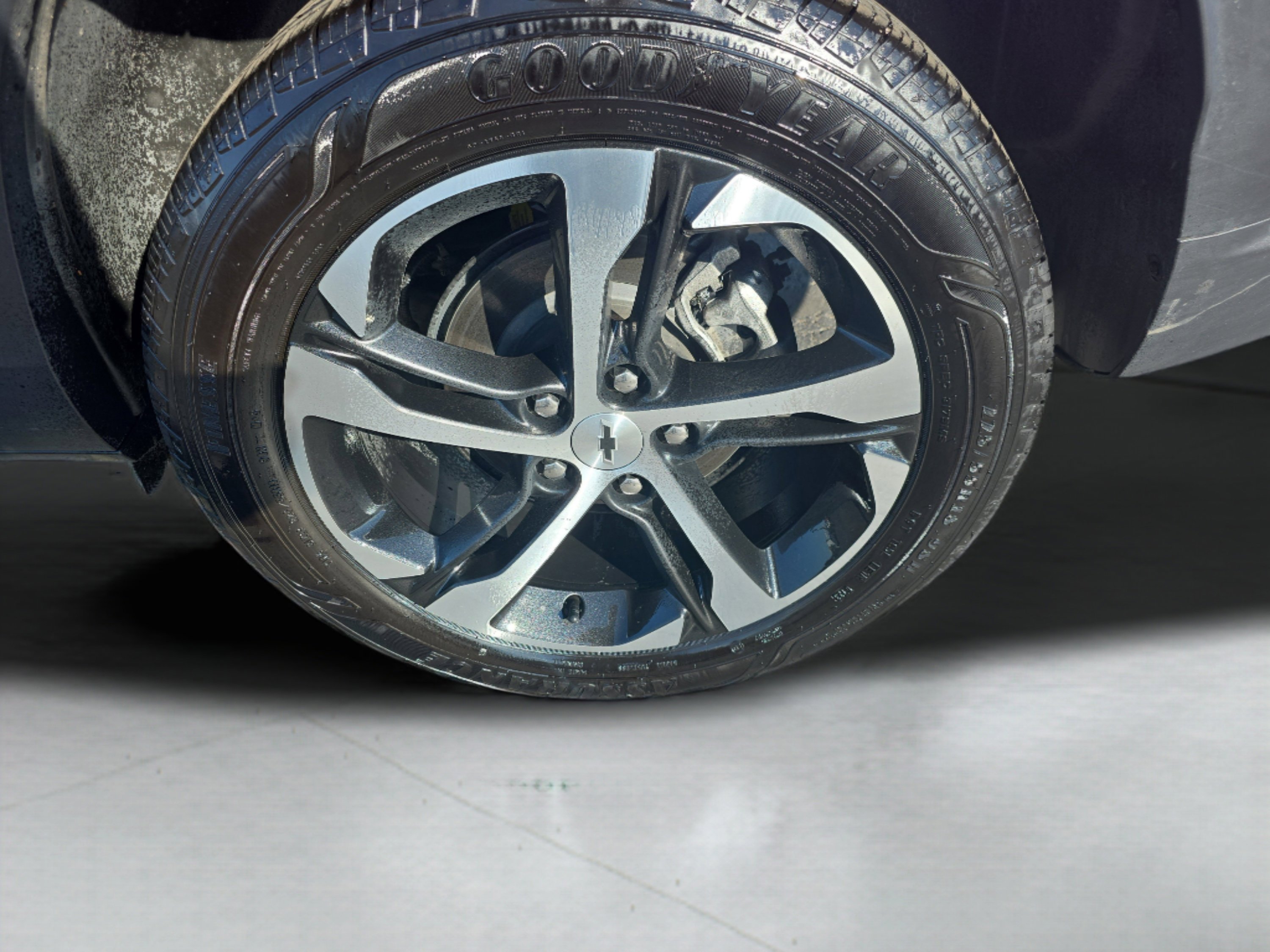 Used 2024 Chevrolet Trax RS w/ Sunroof Package FWD image 9