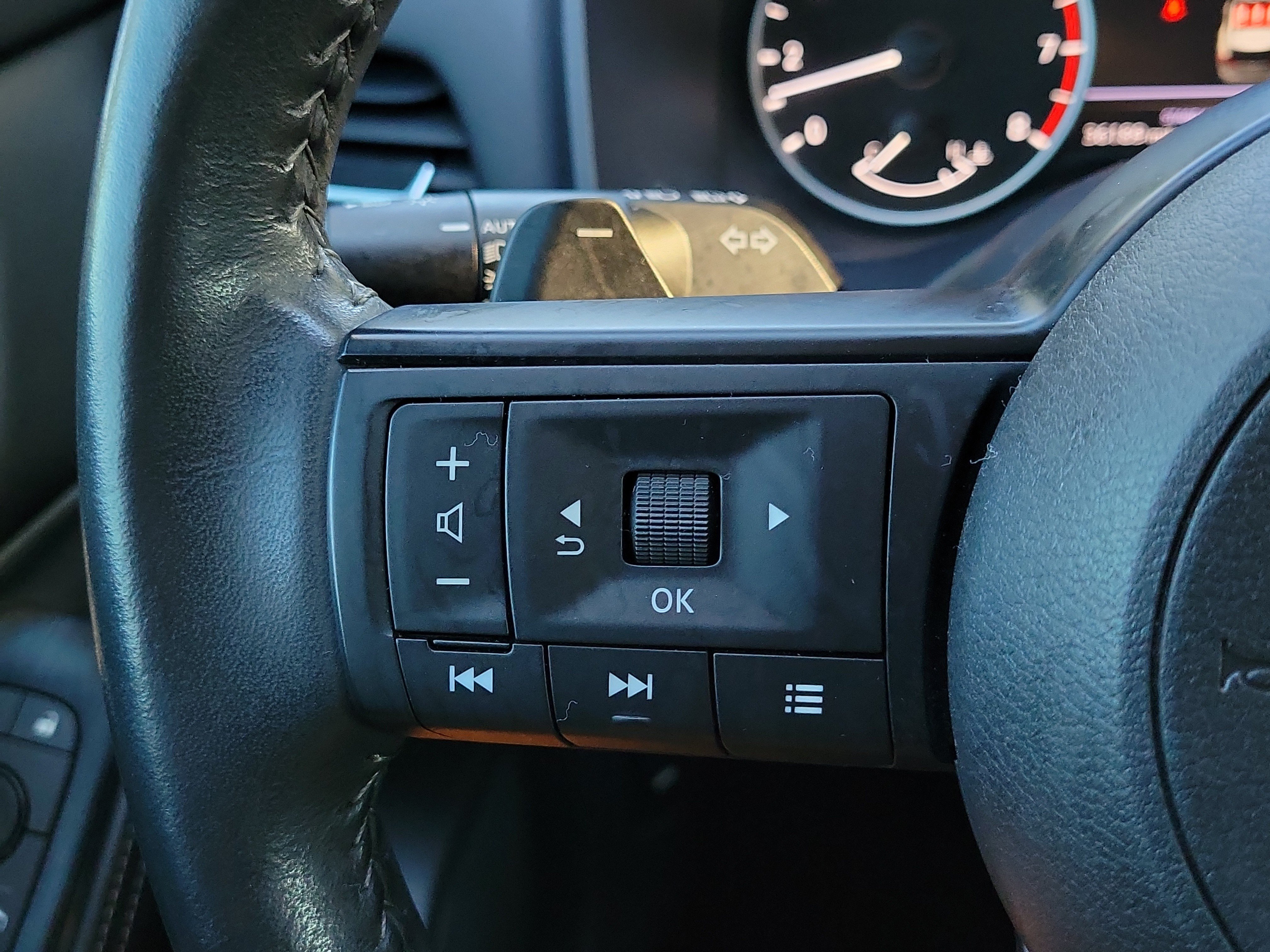 Certified 2024 Nissan Rogue SV w/ SV Premium Package FWD image 23