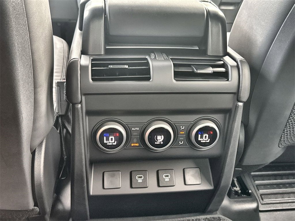Used 2025 Land Rover Defender 130 X-Dynamic SE image 16