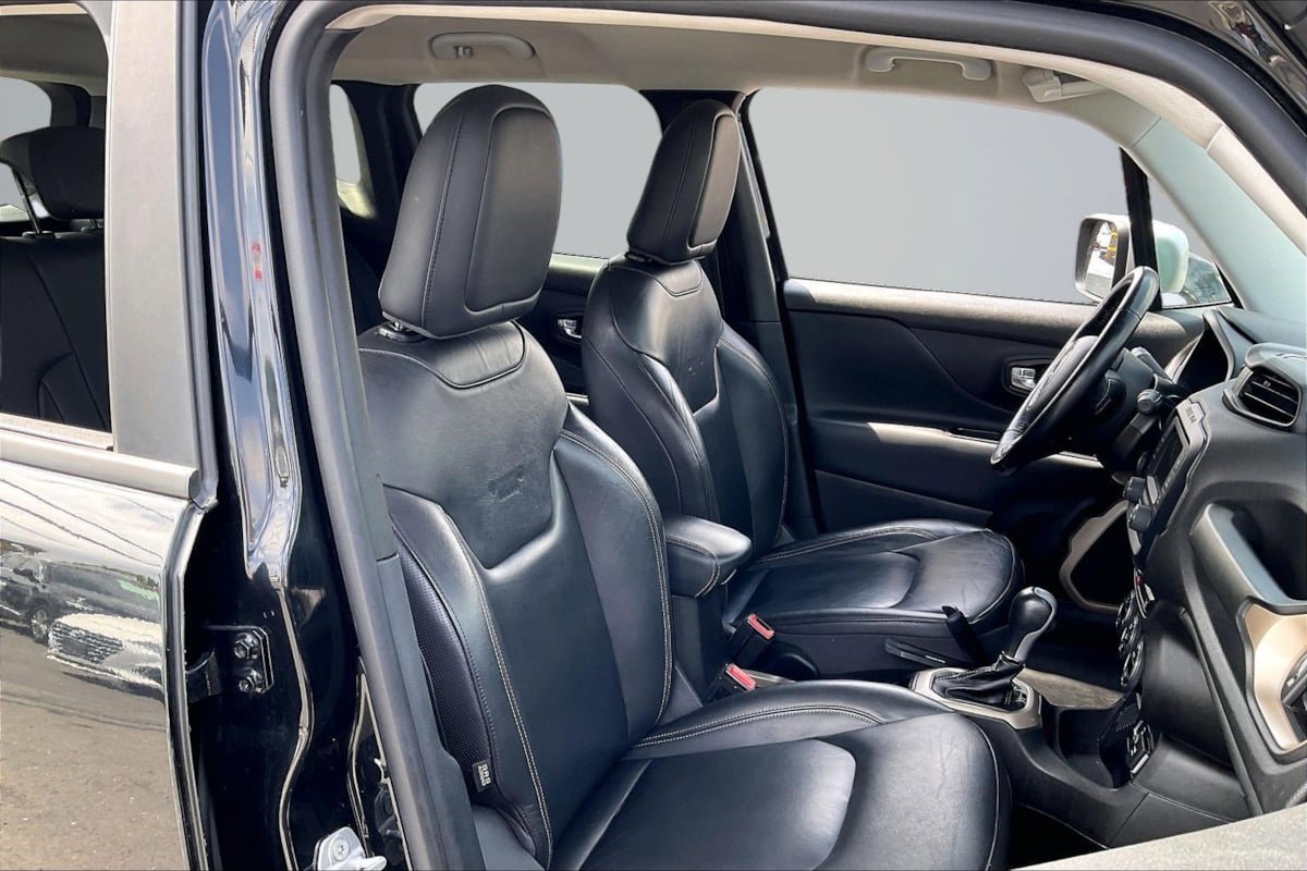 Used 2017 Jeep Renegade Limited FWD image 7