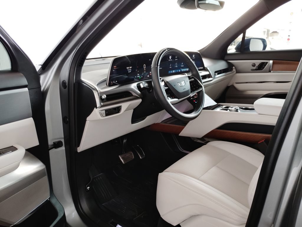 Used 2026 Cadillac Vistiq Sport w/ LPO, Floor Liner Package AWD/4WD image 30