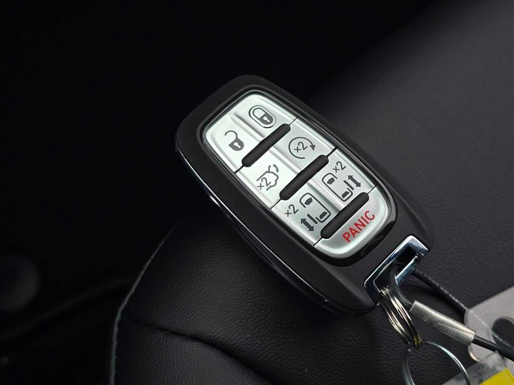 New 2026 Chrysler Pacifica Select w/ S Appearance Package FWD image 11