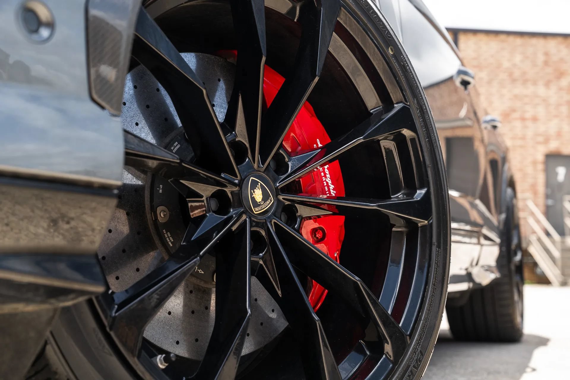Used 2020 Lamborghini Urus AWD/4WD image 2