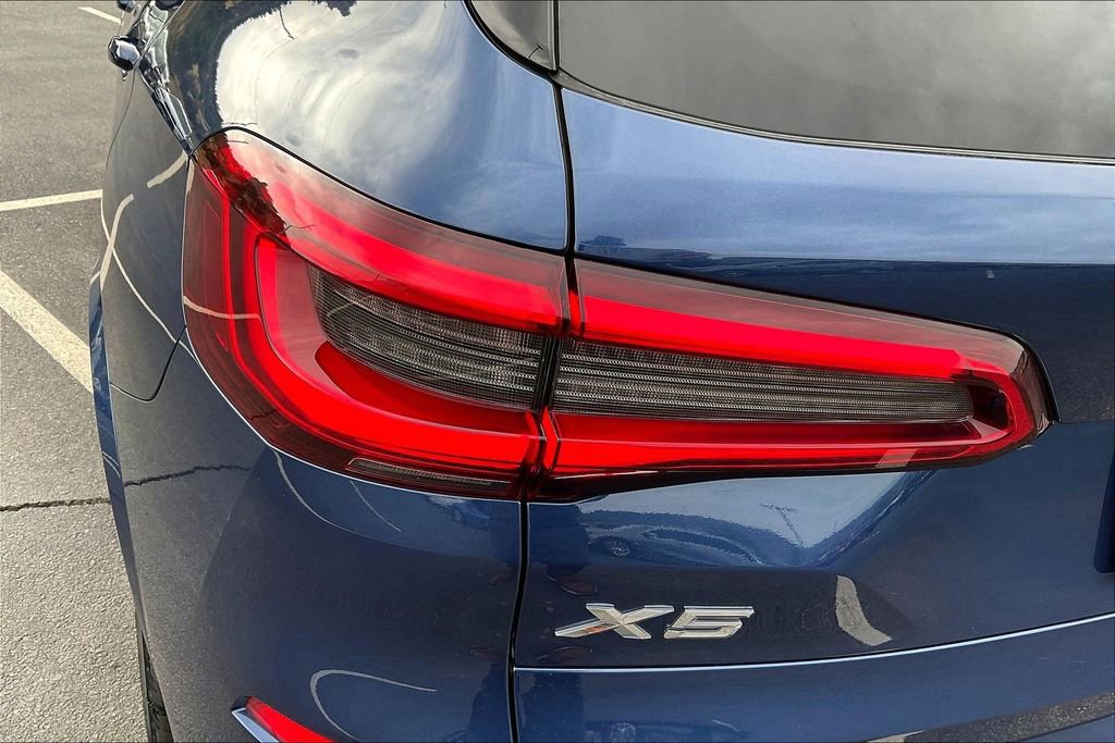 Used 2019 BMW X5 xDrive50i w/ M Sport Package AWD/4WD image 23
