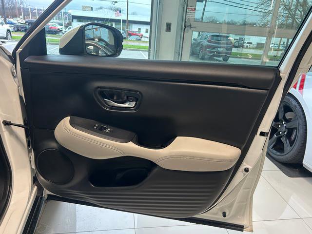 Used 2023 Honda HR-V EX-L image 25