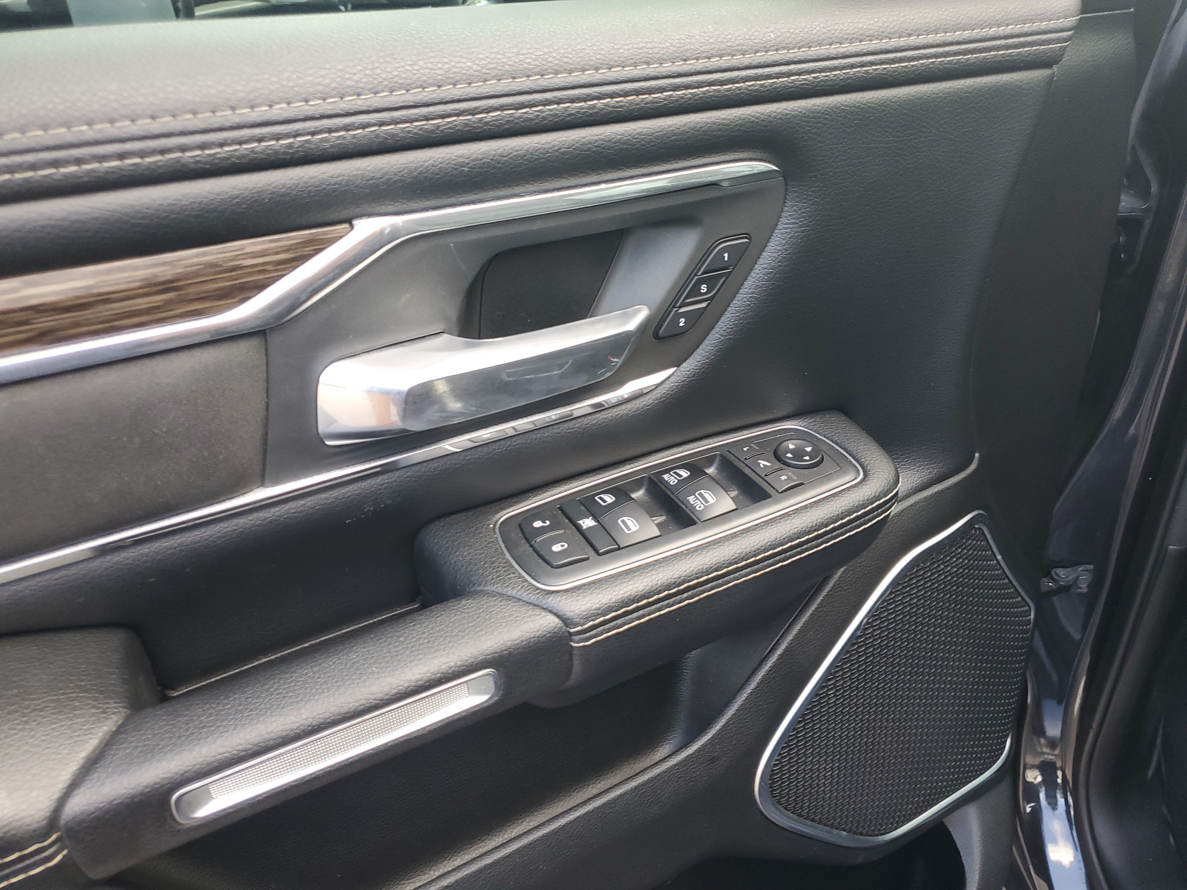 Used 2019 RAM 1500 Laramie RWD image 12