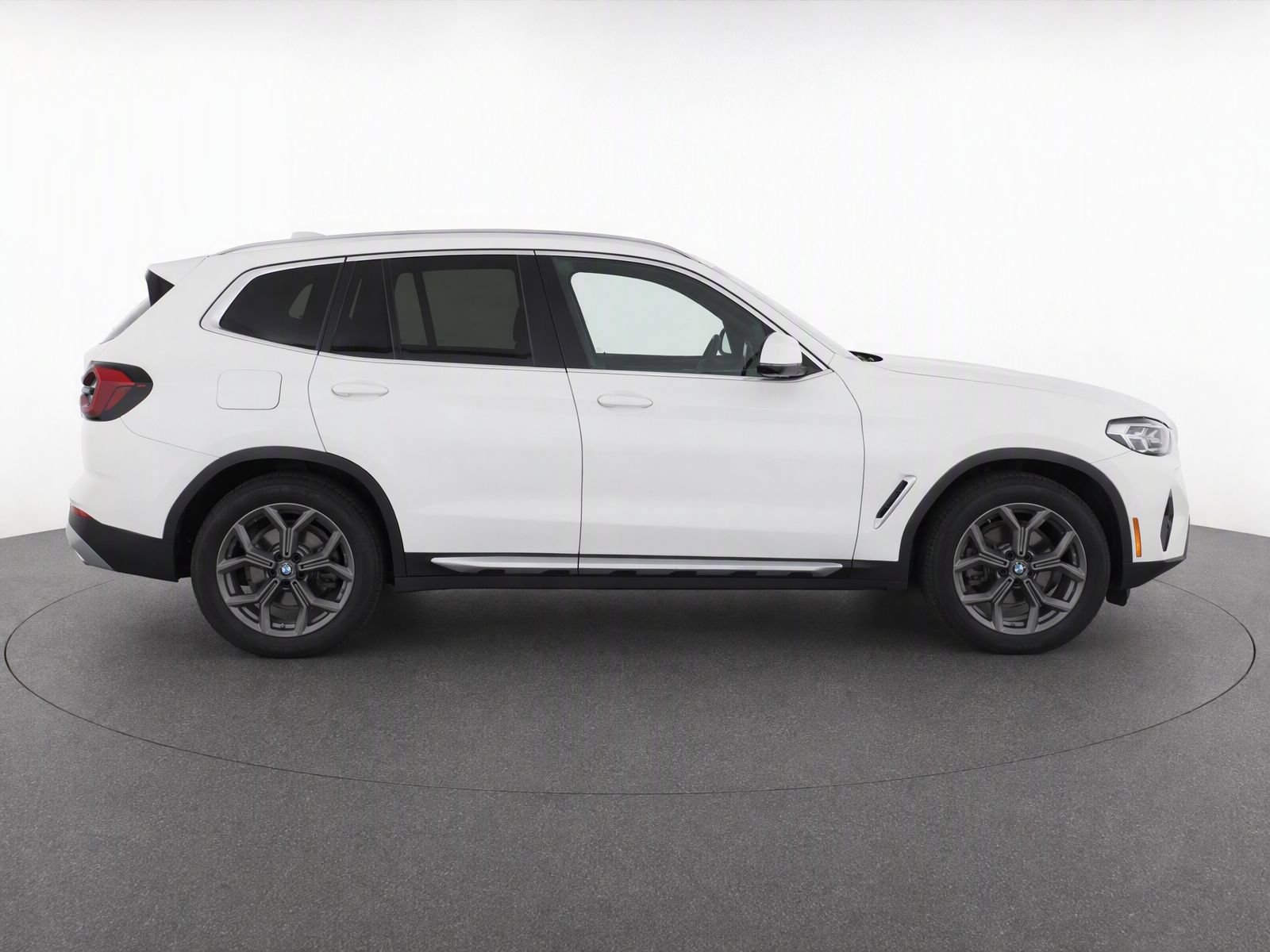 Used 2024 BMW X3 sDrive30i w/ Premium Package RWD image 4