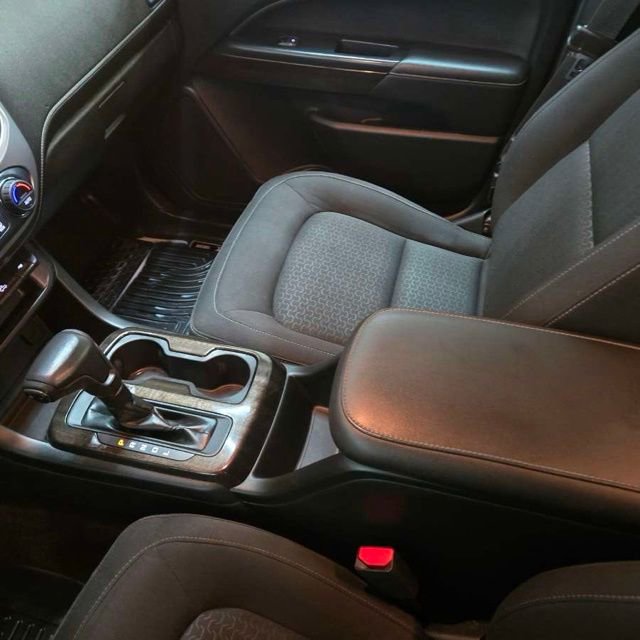 Used 2018 GMC Canyon SLE w/ SLE Convenience Package image 16