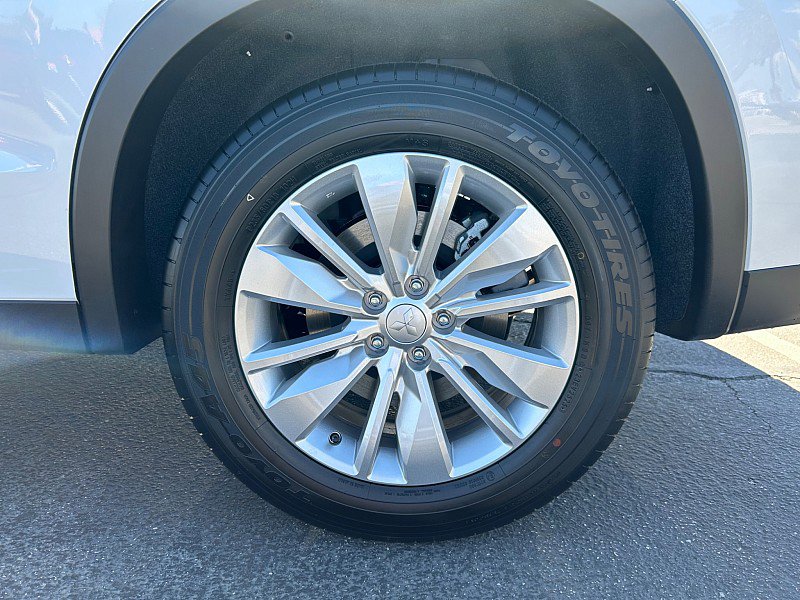 New 2025 Mitsubishi Outlander ES image 17