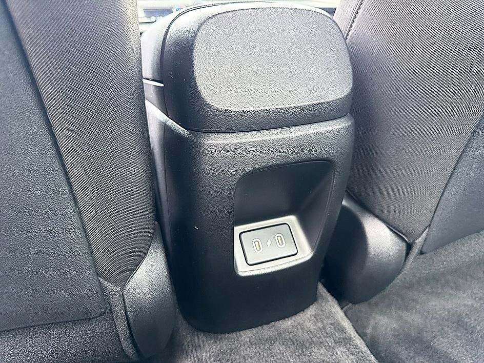 Used 2025 Hyundai Elantra Sport image 9