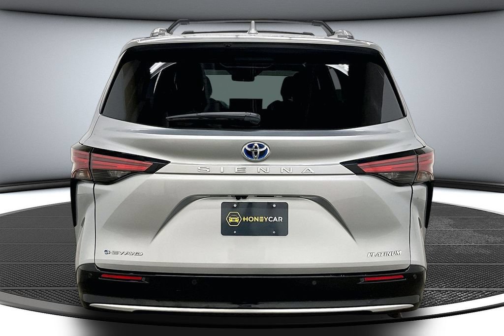 Used 2025 Toyota Sienna Platinum AWD/4WD image 5