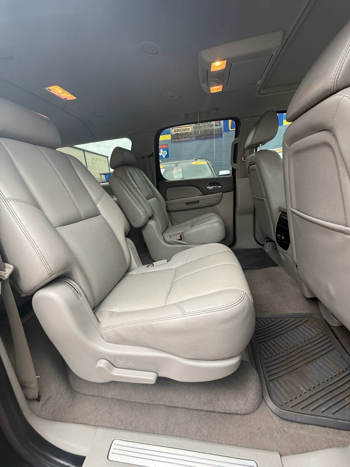 Used 2007 Chevrolet Suburban LTZ w/ LTZ Preferred Equipment Group RWD image 19