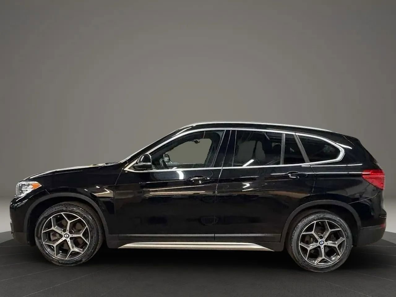 Used 2018 BMW X1 xDrive28i w/ Convenience Package AWD/4WD image 5