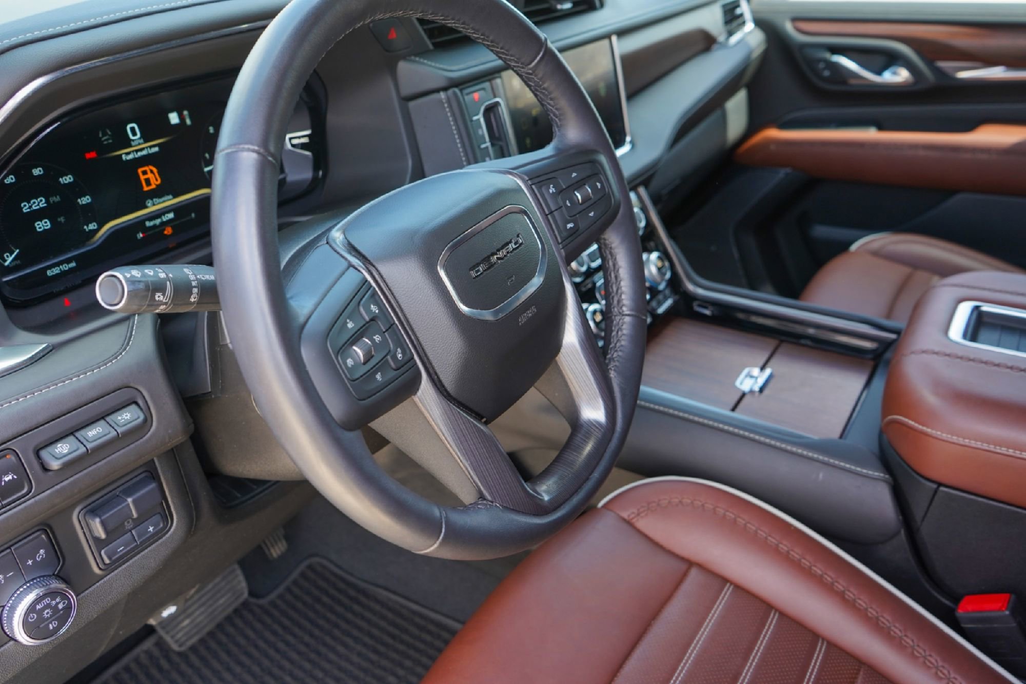 Used 2023 GMC Yukon Denali Ultimate AWD/4WD image 7