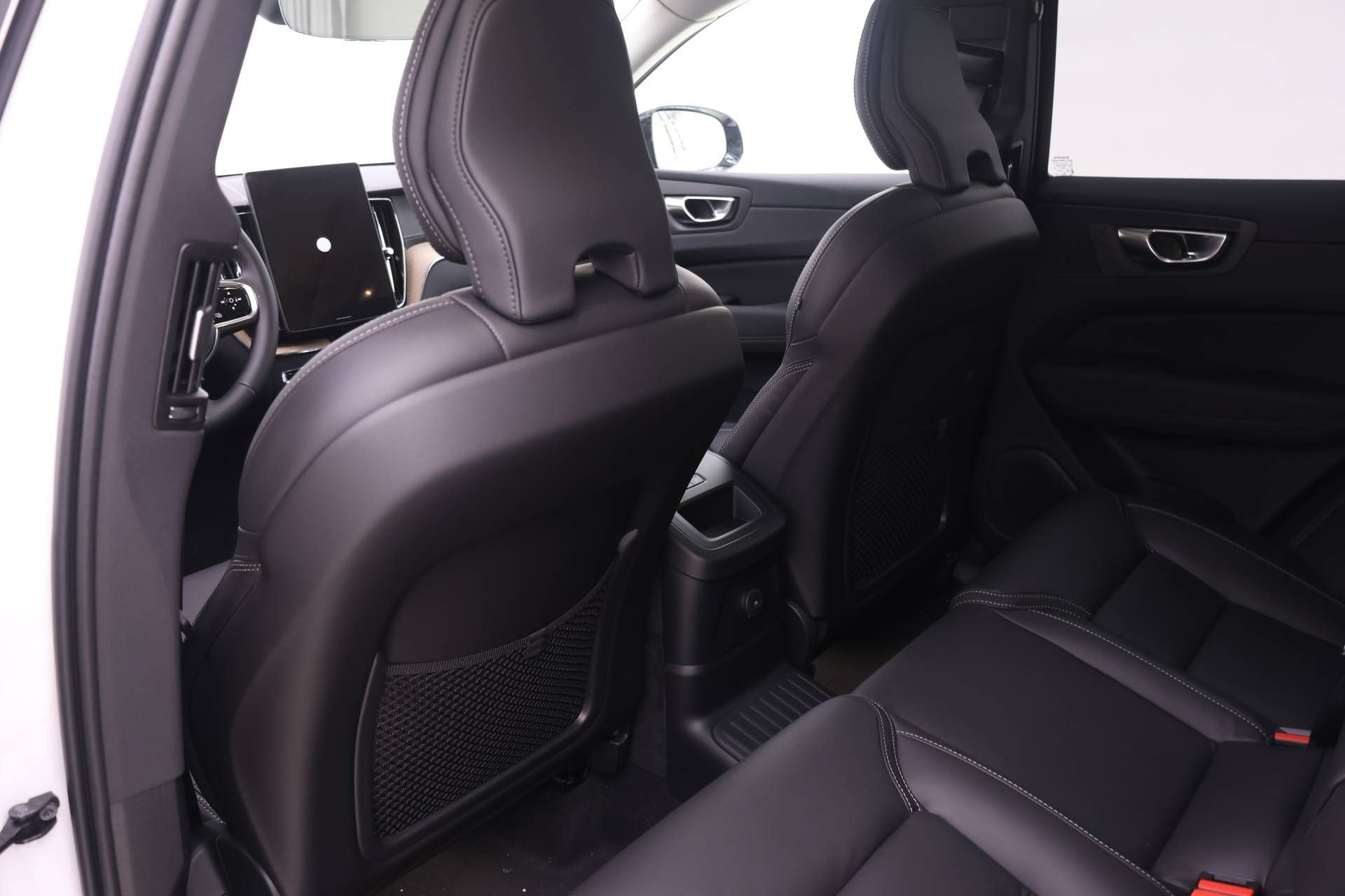 New 2026 Volvo XC60 T8 Ultra w/ Protection Package Premier AWD/4WD image 13