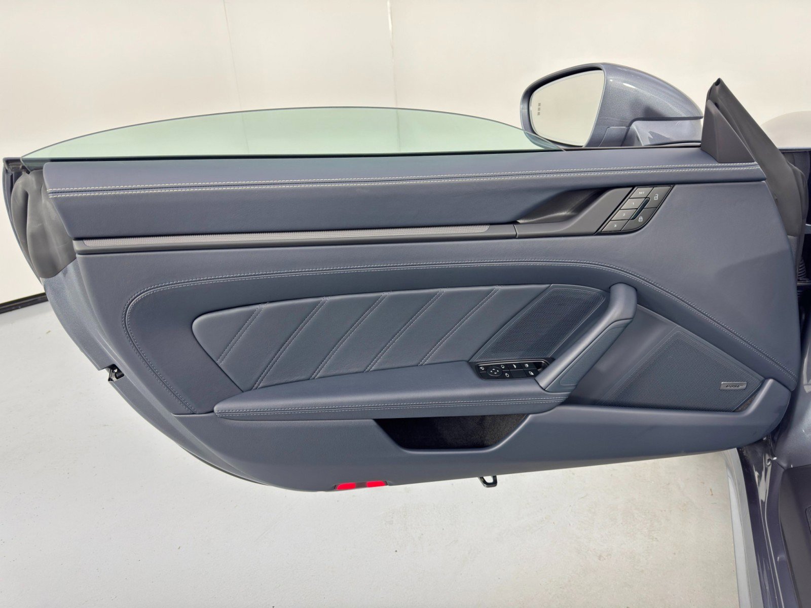 Used 2025 Porsche 911 Carrera image 44