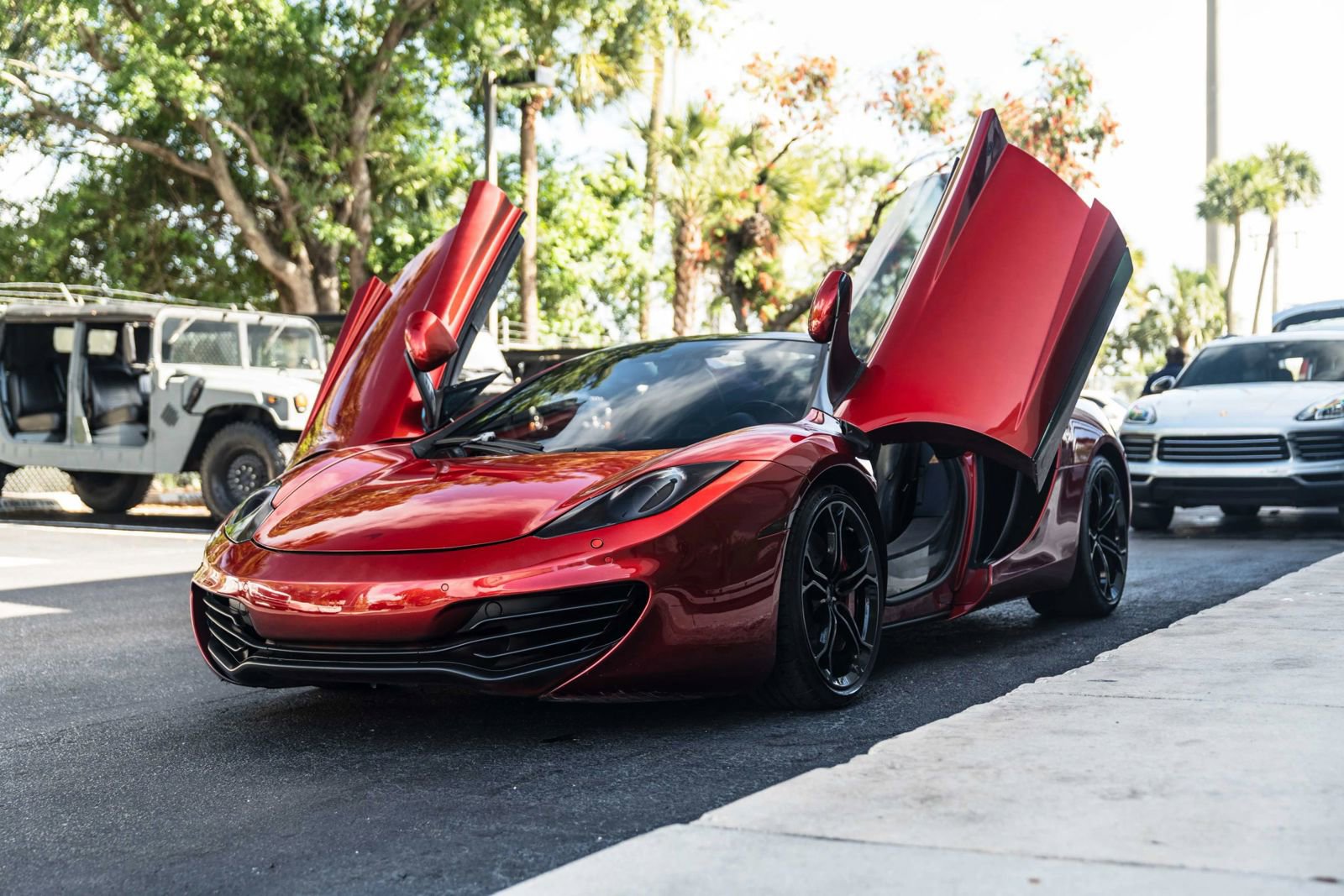 Used 2014 McLaren MP4-12C Spider RWD image 17