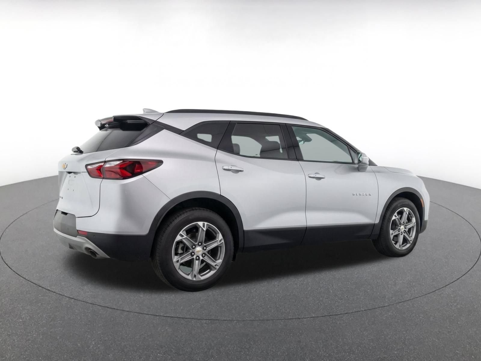 Used 2025 Chevrolet Blazer LT FWD image 9