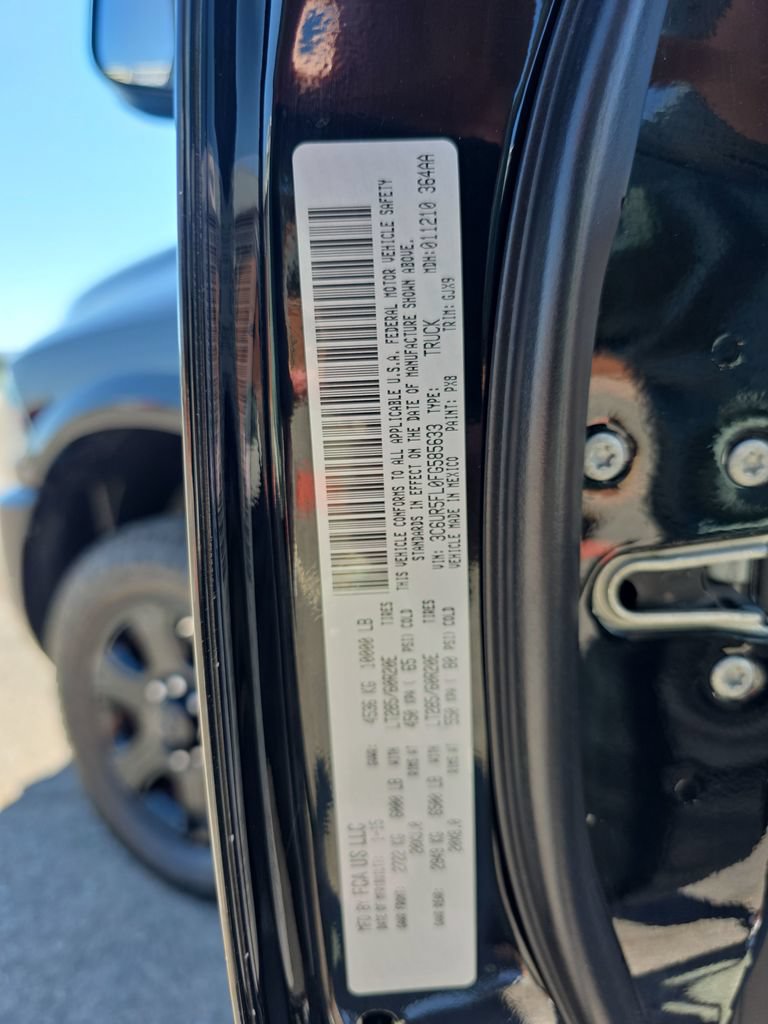 Used 2015 RAM 2500 Laramie w/ Black Appearance Group AWD/4WD image 38