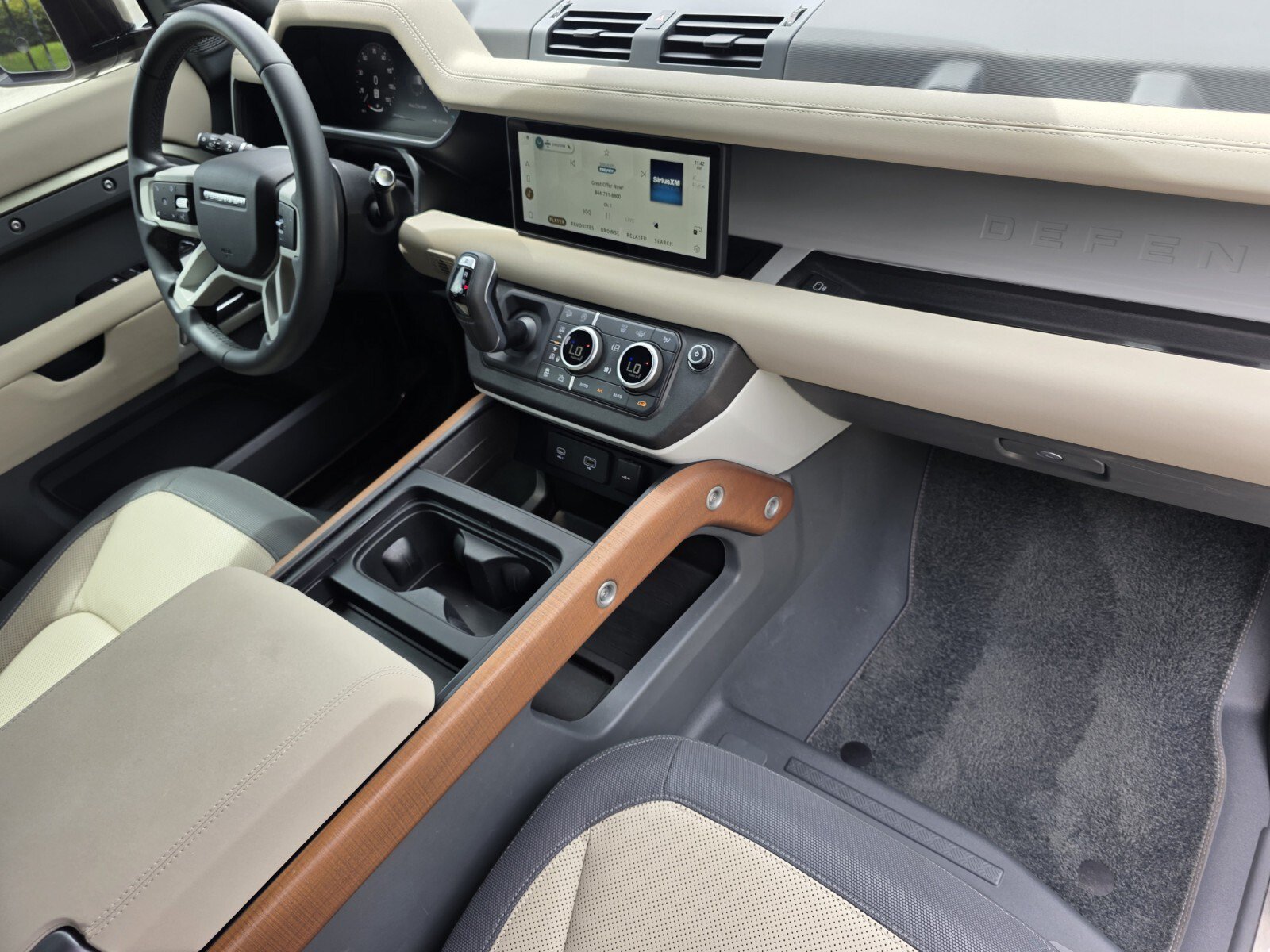 Certified 2023 Land Rover Defender 110 X-Dynamic SE AWD/4WD image 28