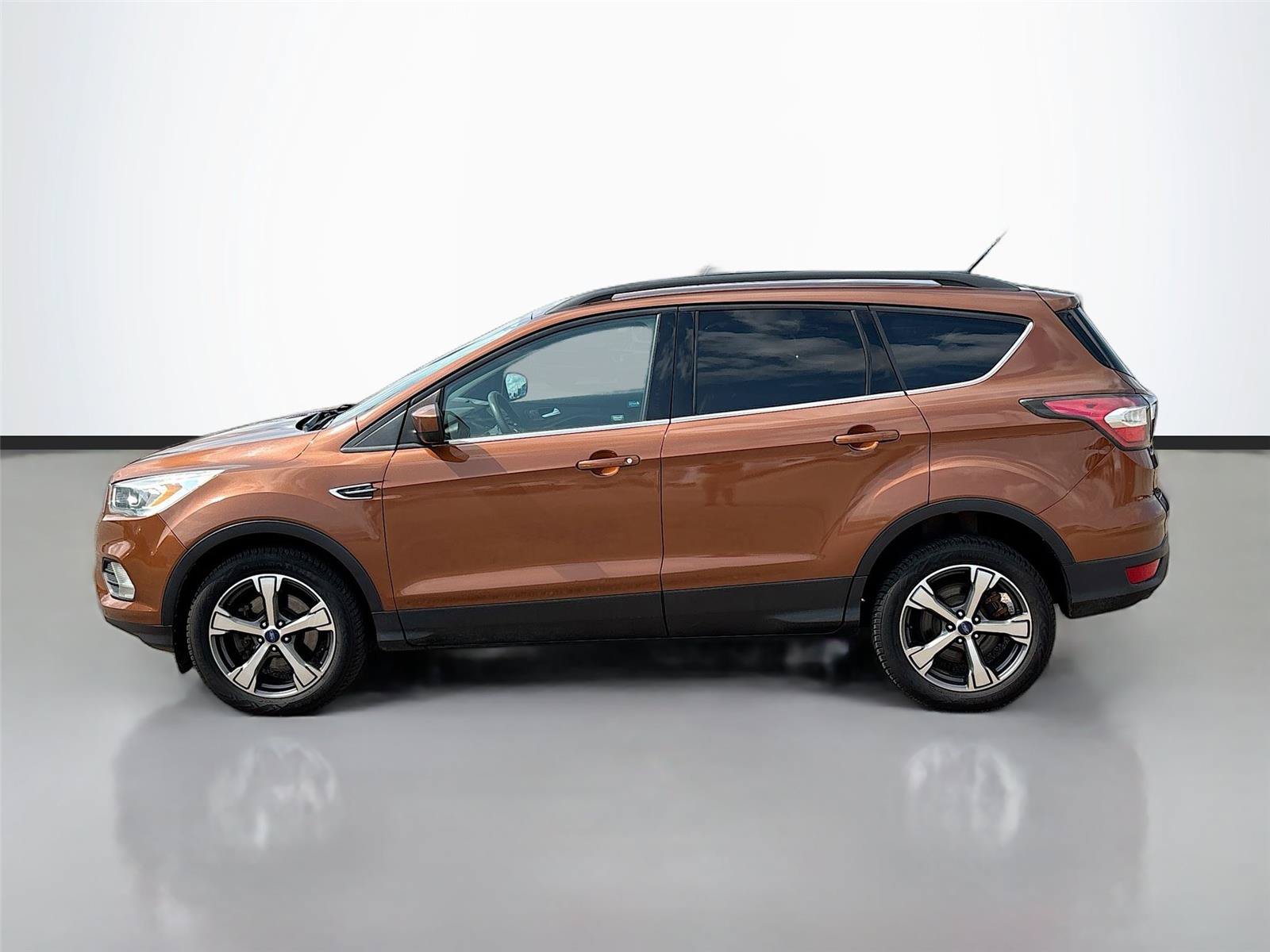Used 2017 Ford Escape SE w/ Equipment Group 201A AWD/4WD image 8