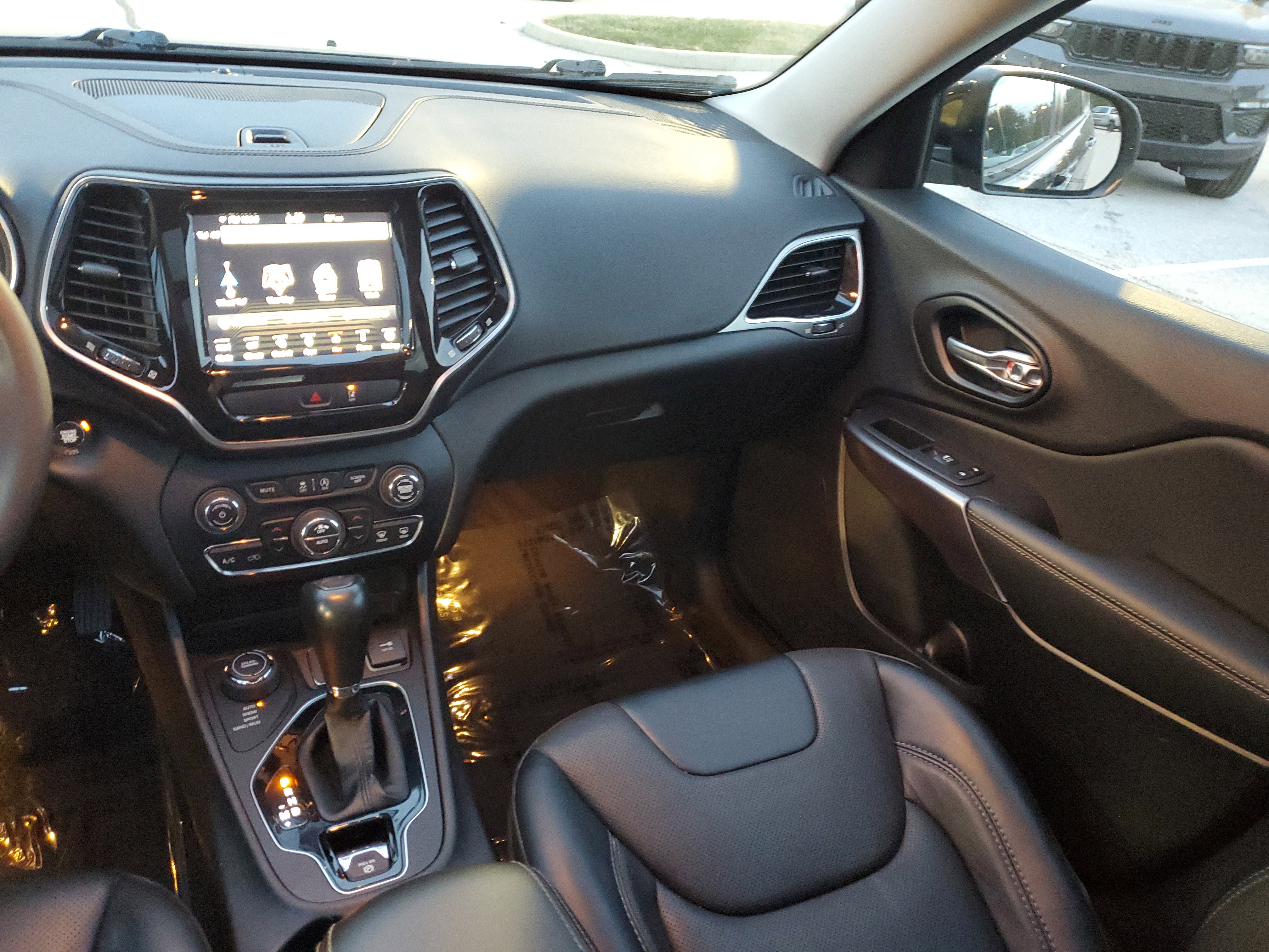 Used 2022 Jeep Cherokee Limited w/ Elite Package image 15