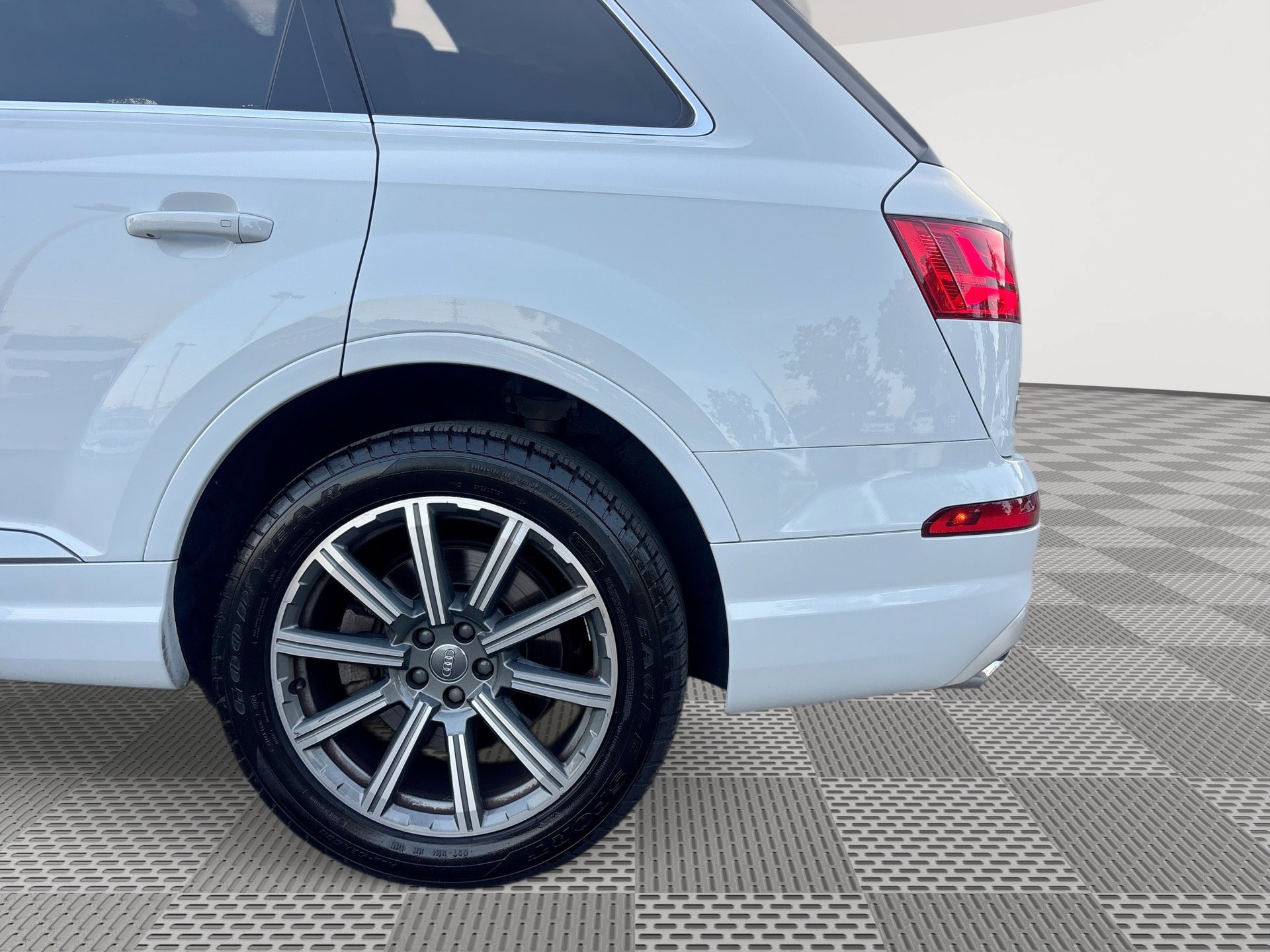 Used 2017 Audi Q7 3.0T Premium Plus AWD/4WD image 29