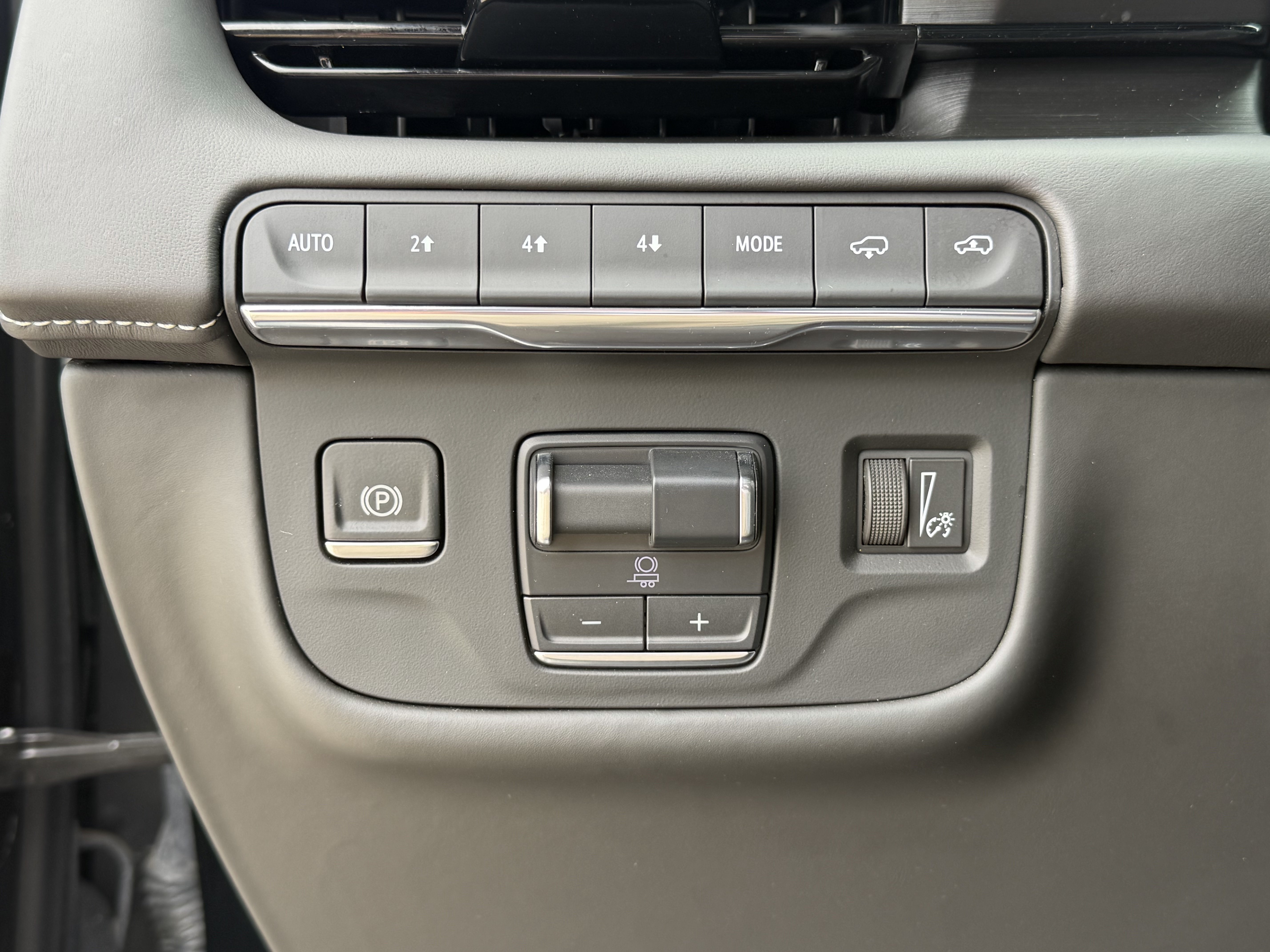 Certified 2024 Cadillac Escalade Sport Platinum w/ LPO, ONYX Package AWD/4WD image 24