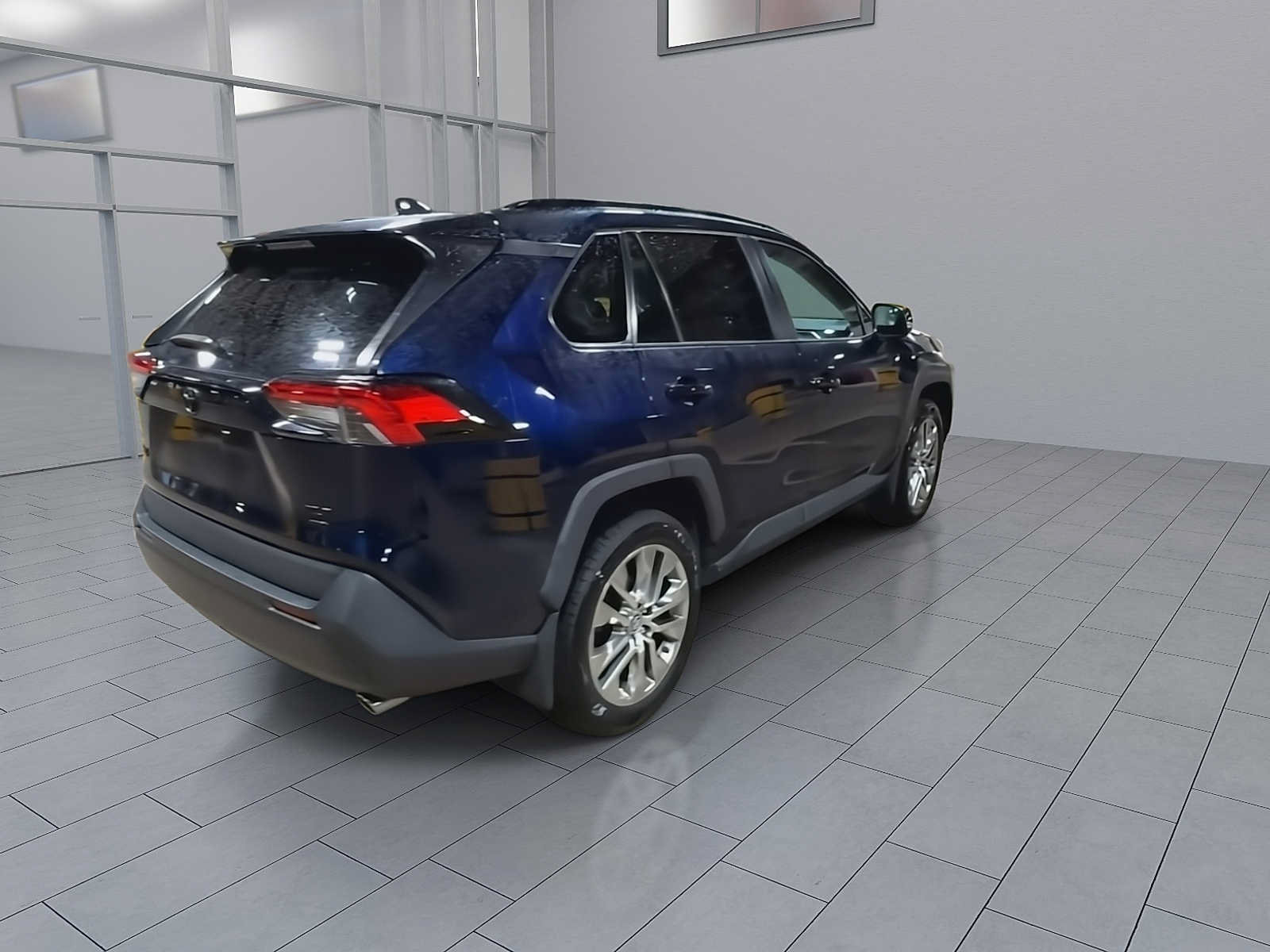 Used 2020 Toyota RAV4 XLE Premium AWD/4WD image 8