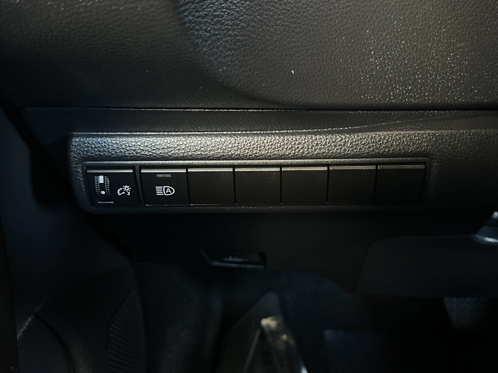 Used 2025 Toyota Corolla SE w/ SE Premium Package FWD image 26