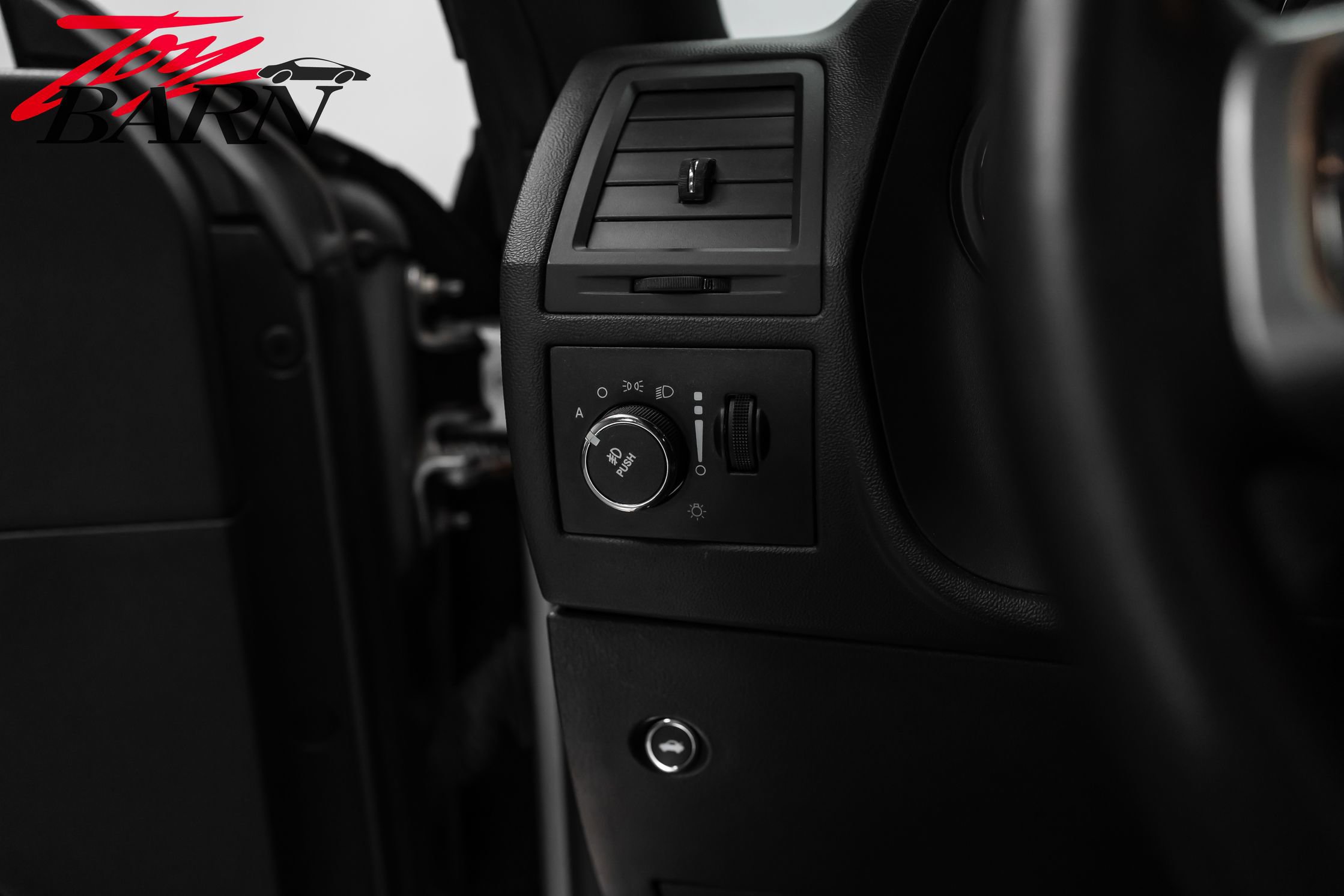 Used 2011 Dodge Challenger SRT8 image 29