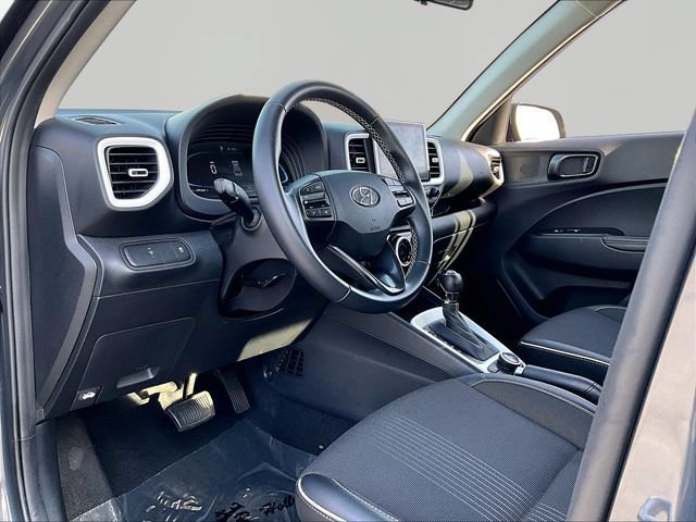 Used 2024 Hyundai Venue Limited FWD image 8