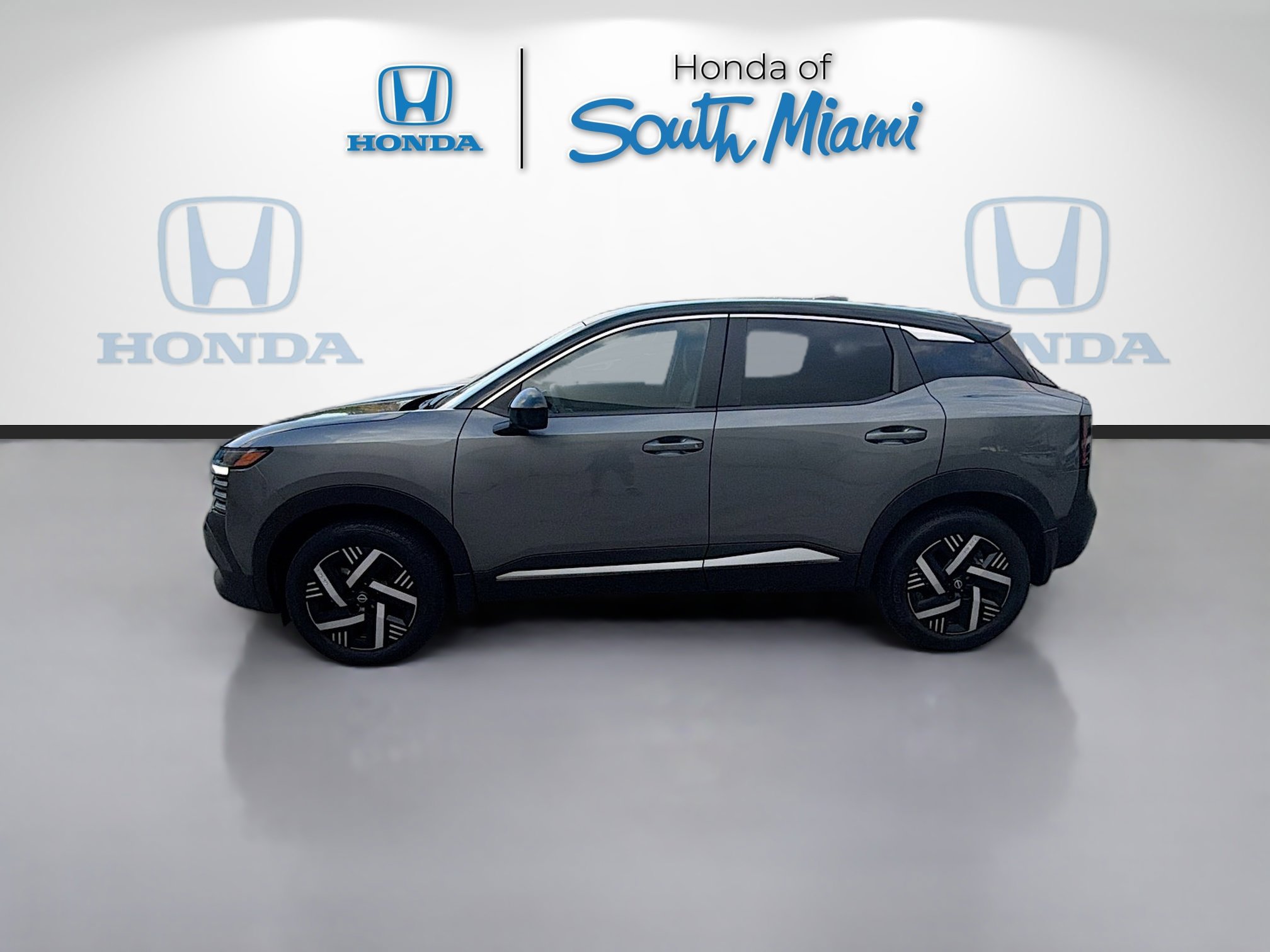 Used 2025 Nissan Kicks SV image 4