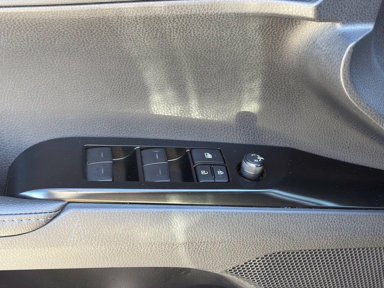 Used 2025 Toyota Camry XSE FWD image 5