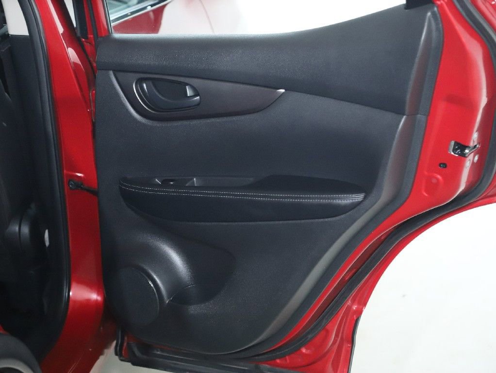 Used 2018 Nissan Rogue Sport S image 29