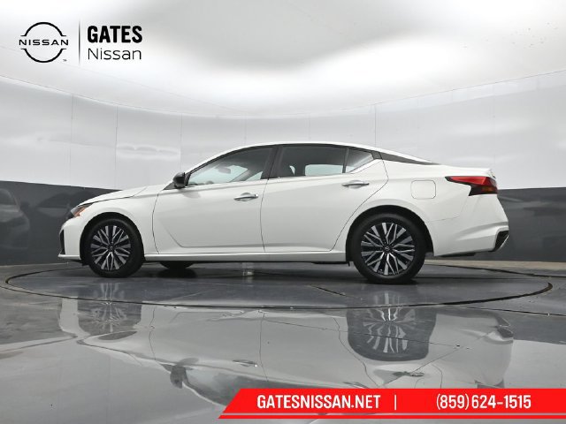 Used 2025 Nissan Altima 2.5 SV FWD image 40