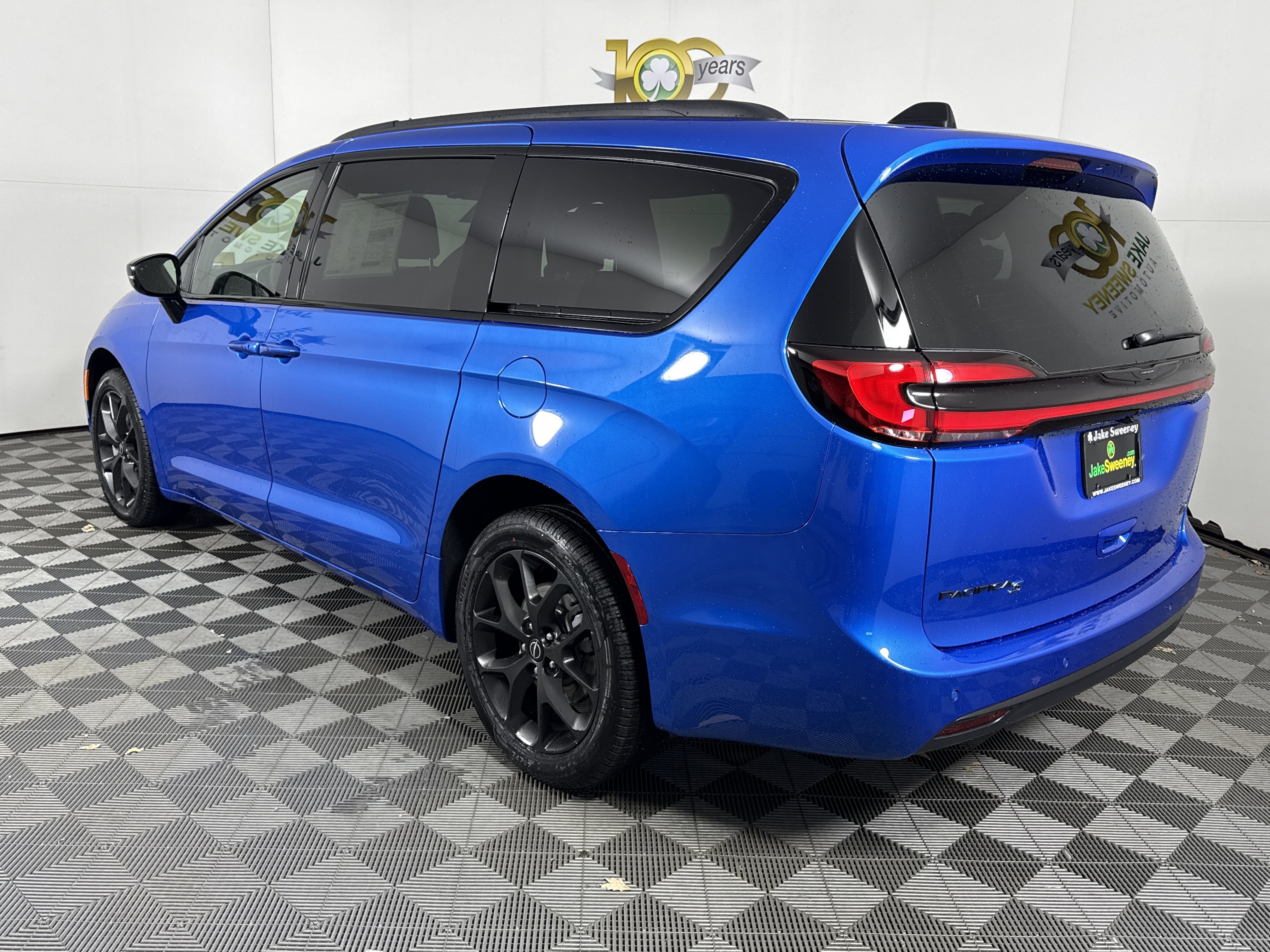 New 2026 Chrysler Pacifica Select w/ S Appearance Package image 6