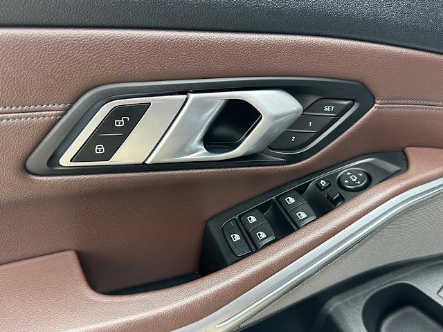 Used 2020 BMW 330i xDrive Sedan w/ Premium Package image 17