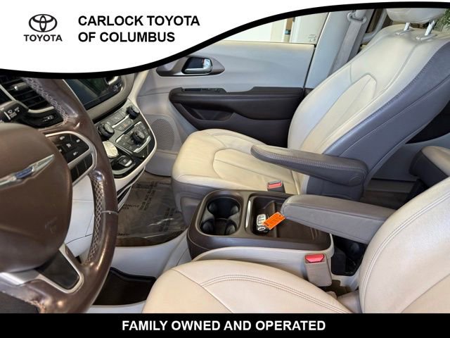 Used 2017 Chrysler Pacifica Touring-L image 12