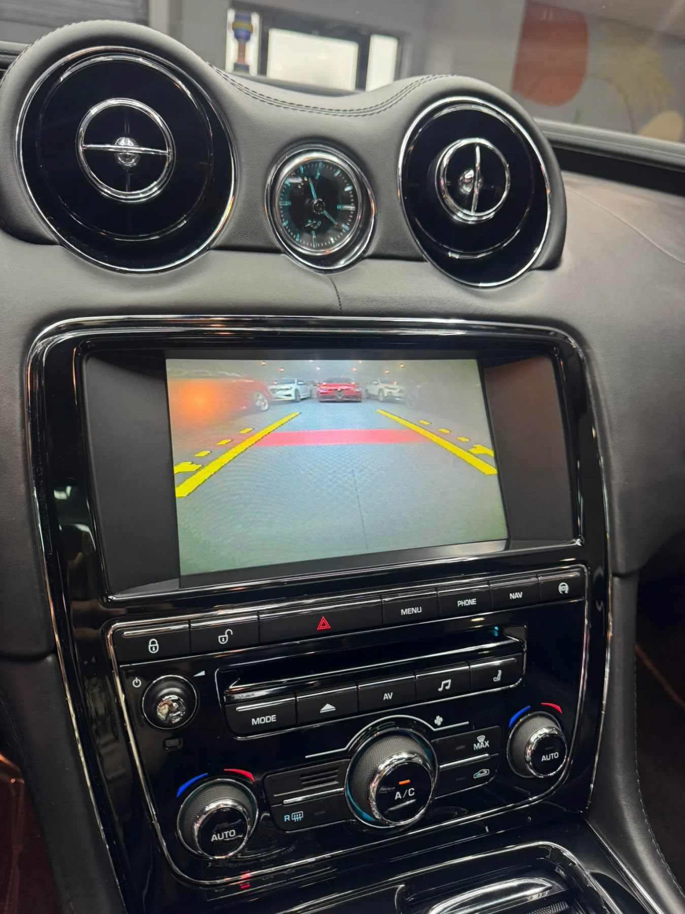 Used 2015 Jaguar XJ RWD image 22
