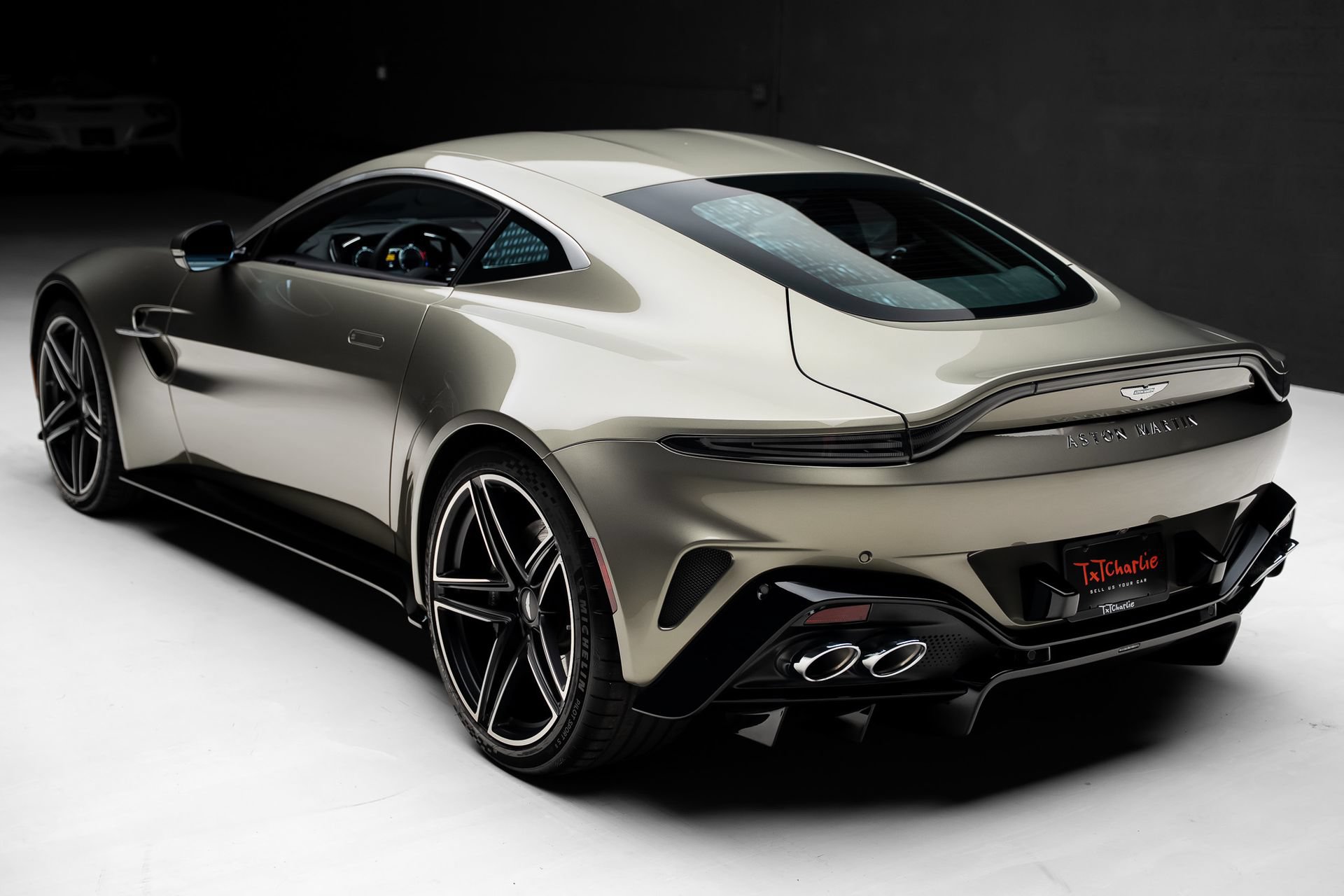 Used 2025 Aston Martin V8 Vantage Coupe RWD image 24