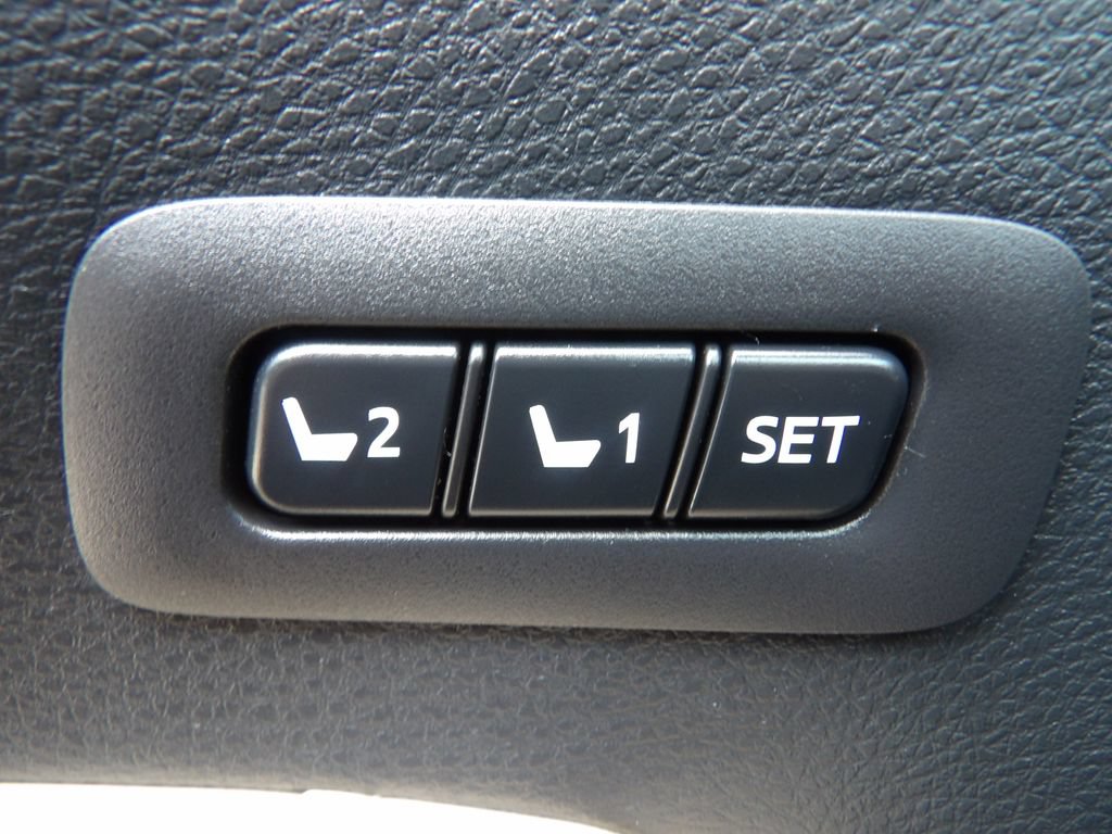 Used 2020 Toyota Avalon Limited FWD image 13