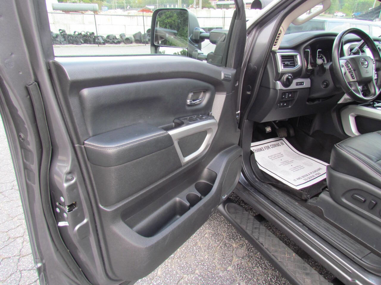 Used 2019 Nissan Titan PRO-4X w/ Pro-4x Convenience Package image 9