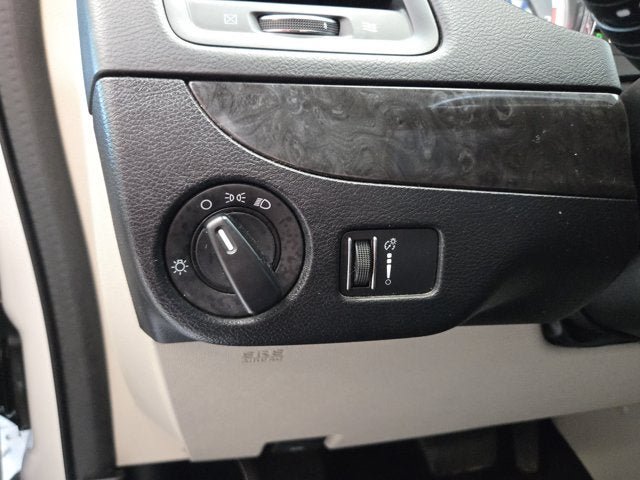 Used 2016 Dodge Grand Caravan American Value Package w/ UConnect Hands-Free Group FWD image 17